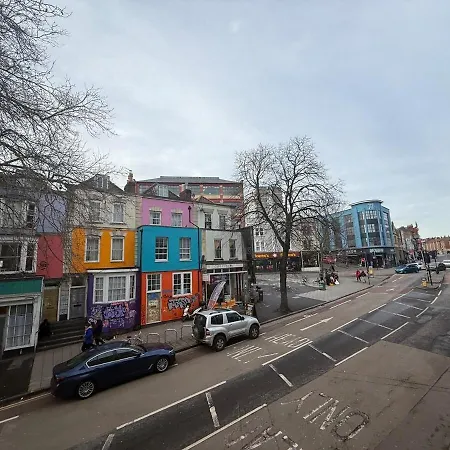 Flat In Stokes Croft Bristol