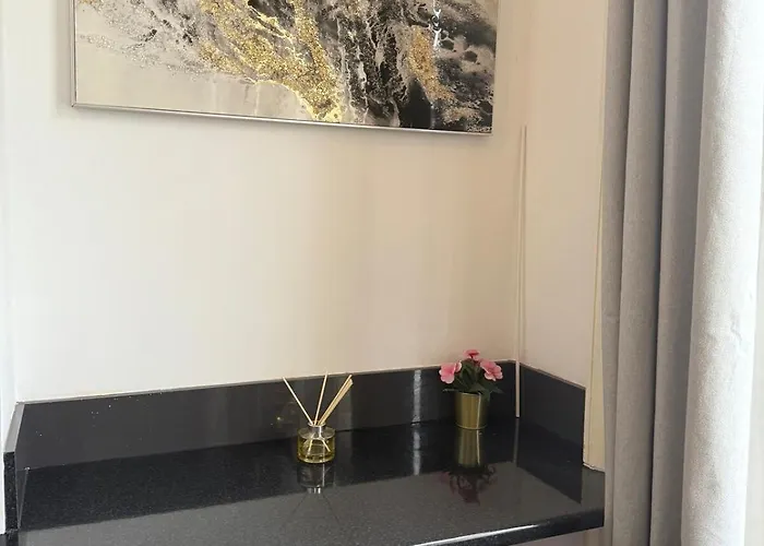 Апартаменти Flat In Stokes Croft